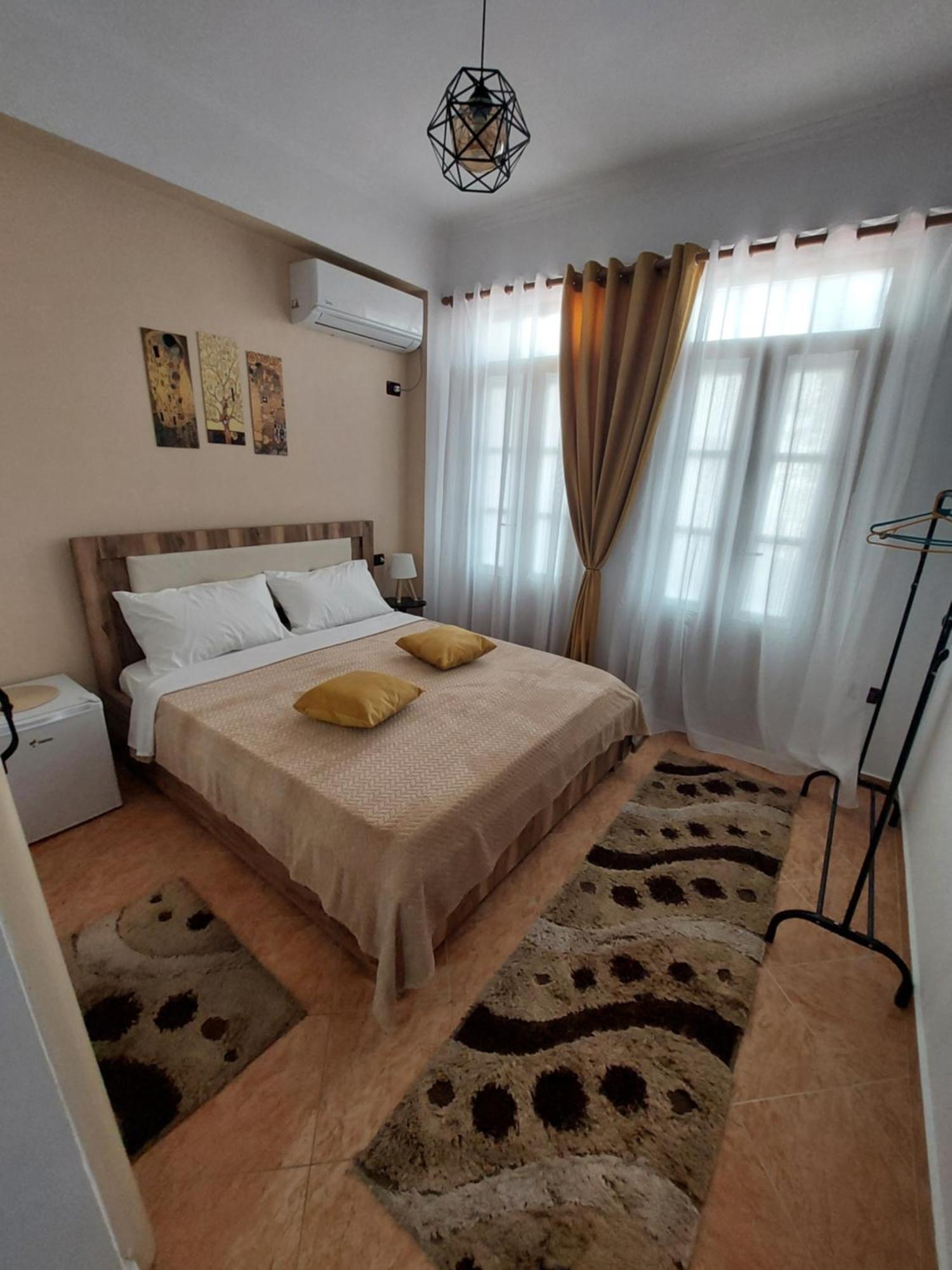 Godard Apartments Vlore Bagian luar foto