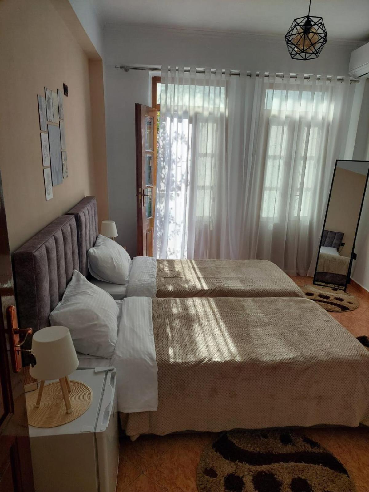 Godard Apartments Vlore Bagian luar foto